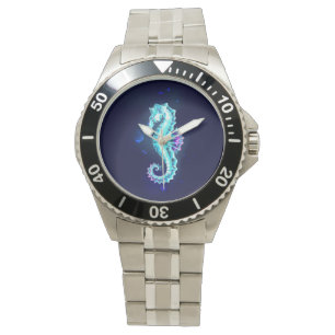 Zeepaerdje van kristal ijs op blauwe achtergrond horloge