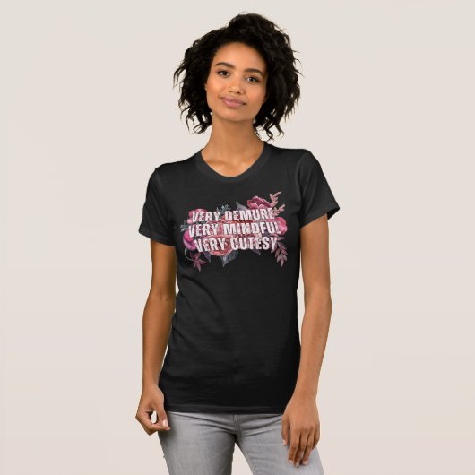 Zeer demure, zeer mindful, zeer schattig roze bloe t-shirt (Voorkant volledig)