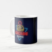 Zeer gefingeerde klassieke arcade game met joystic koffiemok (Voorkant links)