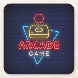 Zeer gefingeerde klassieke arcade game met joystic vierkante kartonnen onderzetter