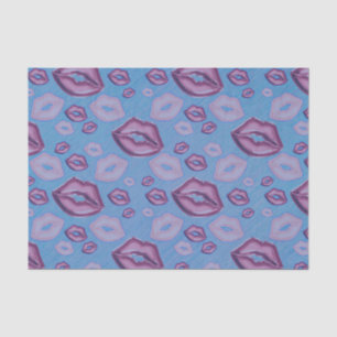 Zeer Periwinkle Kisses Lips in de schaduw van Paar Tissuepapier
