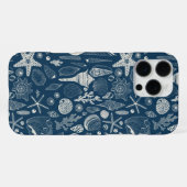 Zeeschalen op donkerblauw iPhone hoesje (Achterkant horizontaal)