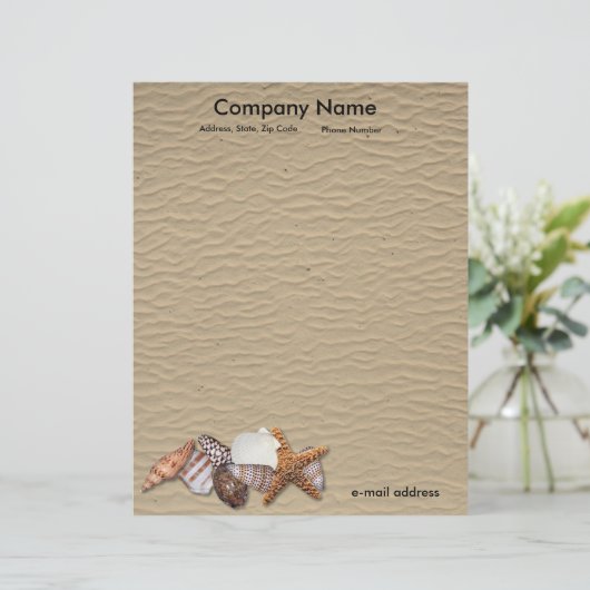 Zeeschelpen en zandstrand gepersonaliseerd briefhoofd (Staand voorkant)