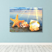 Zeeschelpen en zeesterkreeft op het strand canvas afdruk (Insitu (Houten vloer))