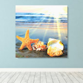 Zeeschelpen en zeesterkreeft op het strand canvas afdruk (Insitu (Houten vloer))