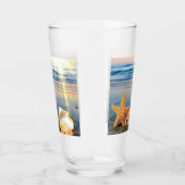 Zeeschelpen en zeesterkreeft op het strand glas (Links)