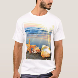 Zeeschelpen en zeesterkreeft op het strand t-shirt