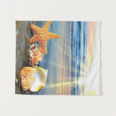 Zeeschelpen en zeesterkreeft op het strand wandkleed (Voorkant (horizontaal))