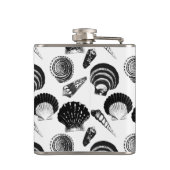 Zeeshellen - zwart-wit op witte achtergrond heupfles (Achterkant)