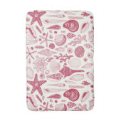 Zeeshells in Viva Magenta - Kleur van het jaar 202 Badmat (Voorkant Verticaal)