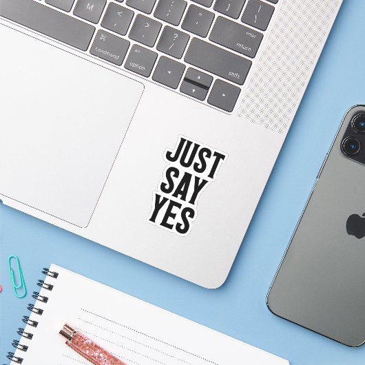 Zeg gewoon ja sticker (Laptop met iPhone)