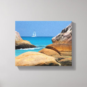 Zeilboot die door de strand vaart canvas afdruk
