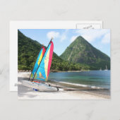 Zeilboot en watersportuitrusting op het strand briefkaart (Voorkant / Achterkant)