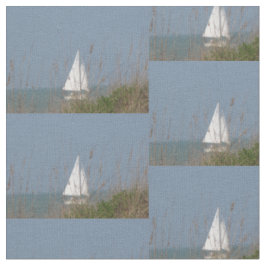 Zeilboot en zeegras stof