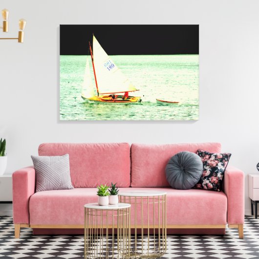 Zeilboot met rubberbootje omwikkeld canvas (Insitu (Woonkamer))