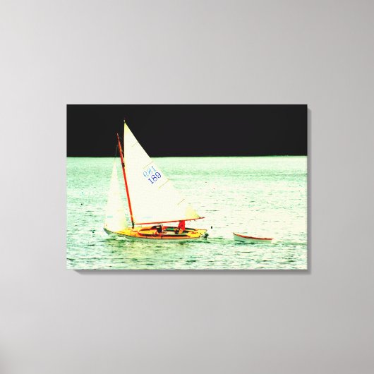 Zeilboot met rubberbootje omwikkeld canvas (Voorkant)