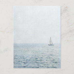 Zeilboot op Misty Blue Ocean Water Sail Boats Briefkaart