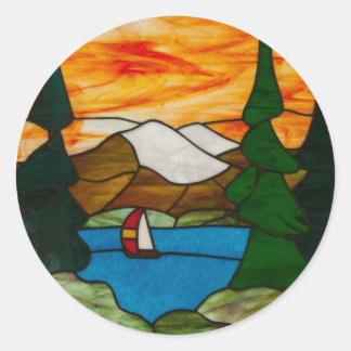 Zeilboot op mountainmeer Lake Glas in lood Design  Ronde Sticker