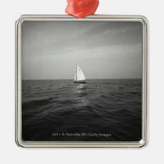Zeilboot op zee metalen ornament