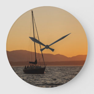 Zeilboot op zonsondergang op de Puget Sound Grote Klok