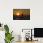 Zeilboot op zonsondergang poster (Thuiskantoor)