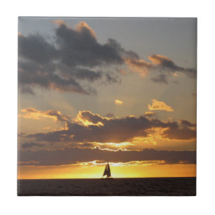 Zeilboot tegen zonsondergang tegeltje