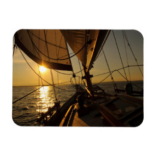 Zeilbootdek, richting ondergaande zon magneet