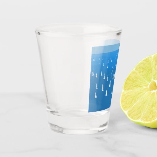 Zeilboten in diep blauw Zee - Regatta Sailships Shot Glas (Links)
