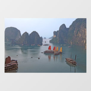 Zeilboten in Ha Long Bay - Vietnam, Azië Raamsticker