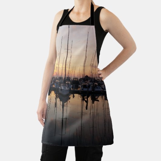 Zeilboten in haven met tegenlicht. schort (Insitu)