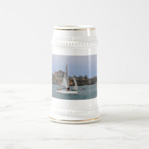 Zeilen in de haven van Sint-Helier Bierpul
