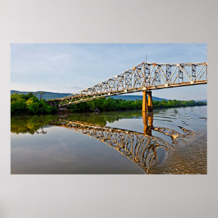 Zeilen onder een brug over de rivier de Tennessee Poster