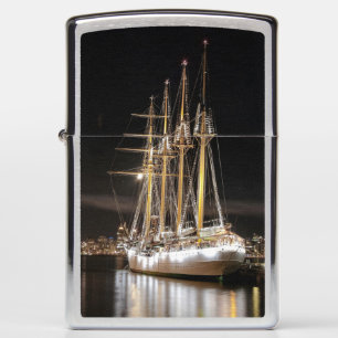 Zeilschip bij de pier door Alex Lyubar