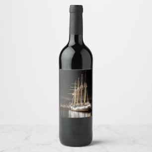 Zeilschip op de pier wijn etiket