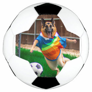 Zelda jouant au football