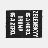 Zelenskyy Is A Hero. Fleece Deken (Voorkant (Horizontaal))