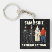 Zelfde Verschillende Kostuum Sleutelhanger (Voorkant)