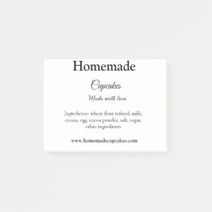 Zelfgemaakte cupcakes gemaakt met liefde tekst toe post-it® notes