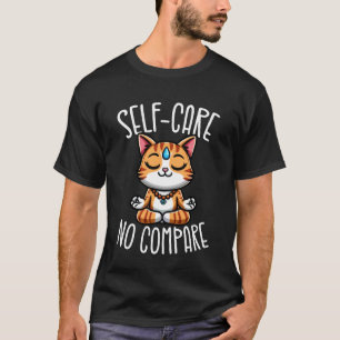 Zelfzorg Geen Vergelijking Zen Mediterende Kat T-shirt