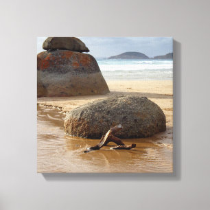 Zen gestapelde stulders op strand canvas afdruk