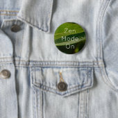 Zen Leaf Button – "Zen Mode On" Pin voor de jeugd (In situ)