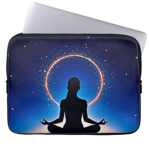 Zen onder de sterren: kosmische meditatie laptop sleeve