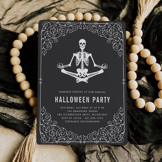 Zen Skeleton Halloween Party Kaart