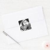Zenuwen en Zorgvuldig: Hillary Clinton verwijdert  Vierkante Sticker (Envelop)