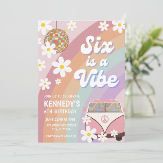 Zes is een vibe 6e verjaardag uitnodiging groovy m (Staand voorkant)