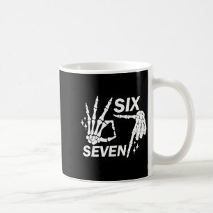 Zes Zeven 6 7 Meme Grappig Skelet Handen Teken Lat Koffiemok
