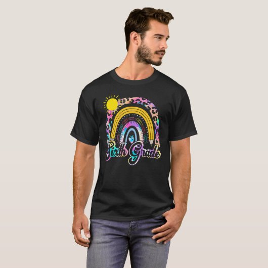 Zesde graad leraar luipaard regenbooggras 6e graad t-shirt (Voorkant volledig)