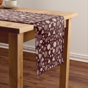 Zeshoek & Driehoek Roze & Bruin op Maroon Patroon Medium Tafelloper