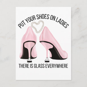Zet je schoenen op dames, er is overal glas briefkaart