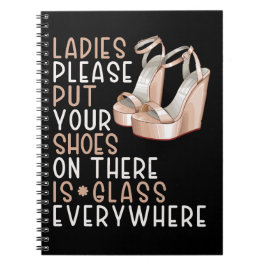 Zet je schoenen op dames, er is overal glas notitieboek